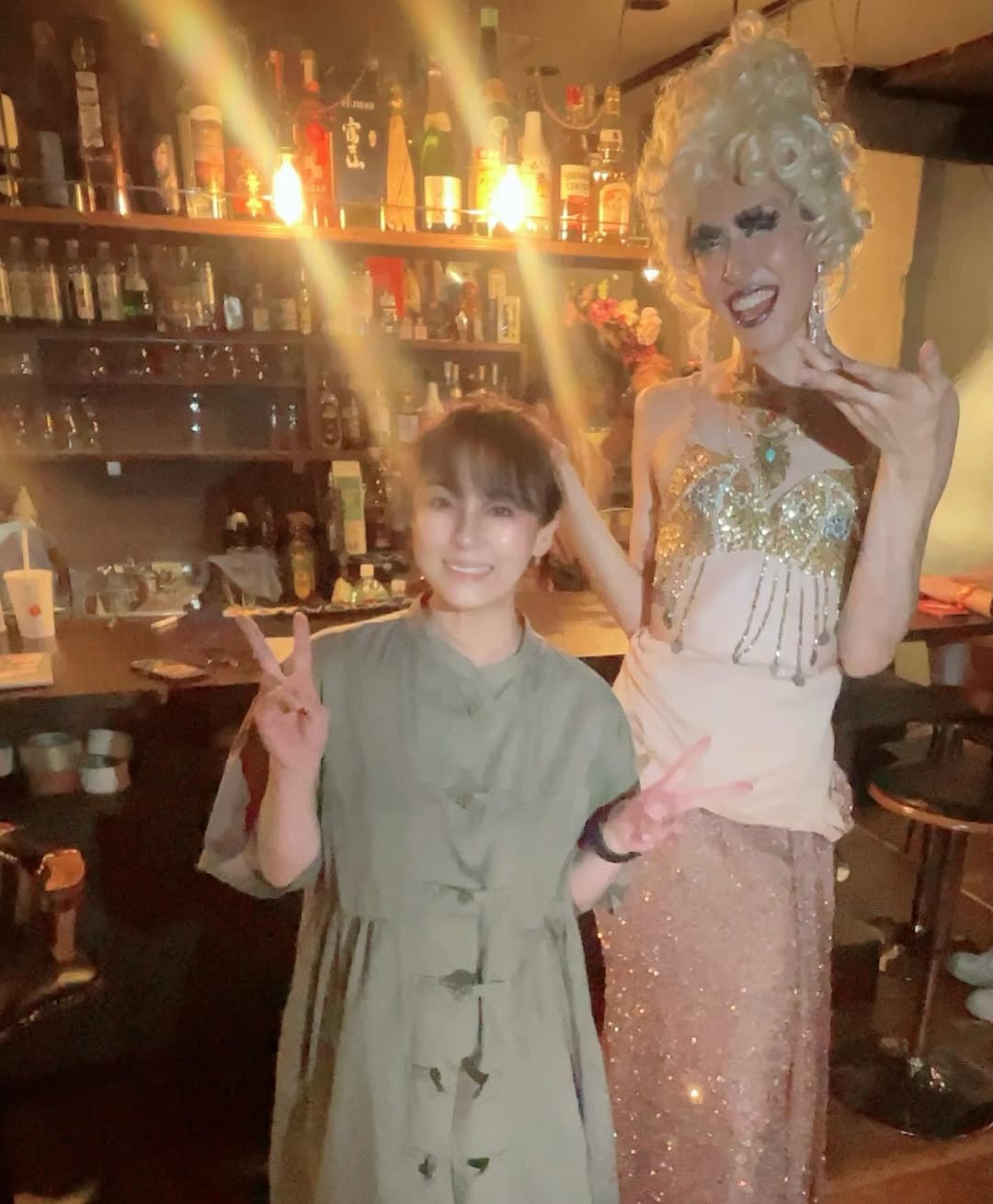 「でかっっ！ほっそっっっっっ！www」女優・佐藤仁美、シルビアとツーショット！