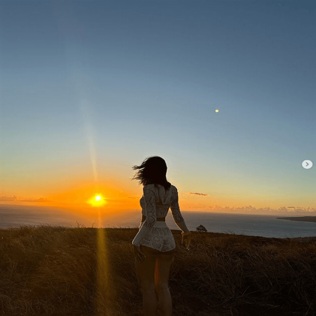 BLACKPINKのLISAが終わり間近の夏を告げ、ファン歓喜のショットを多数公開