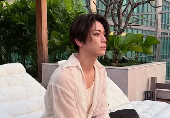 「美しすぎる」KAT-TUN・亀梨和也、パフォーマンス後に休憩する様子を大公開！