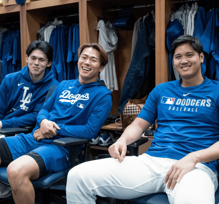 ドジャース公式SNSが大谷、山本、佐々木の3ショットを公開！世界中から反響続々