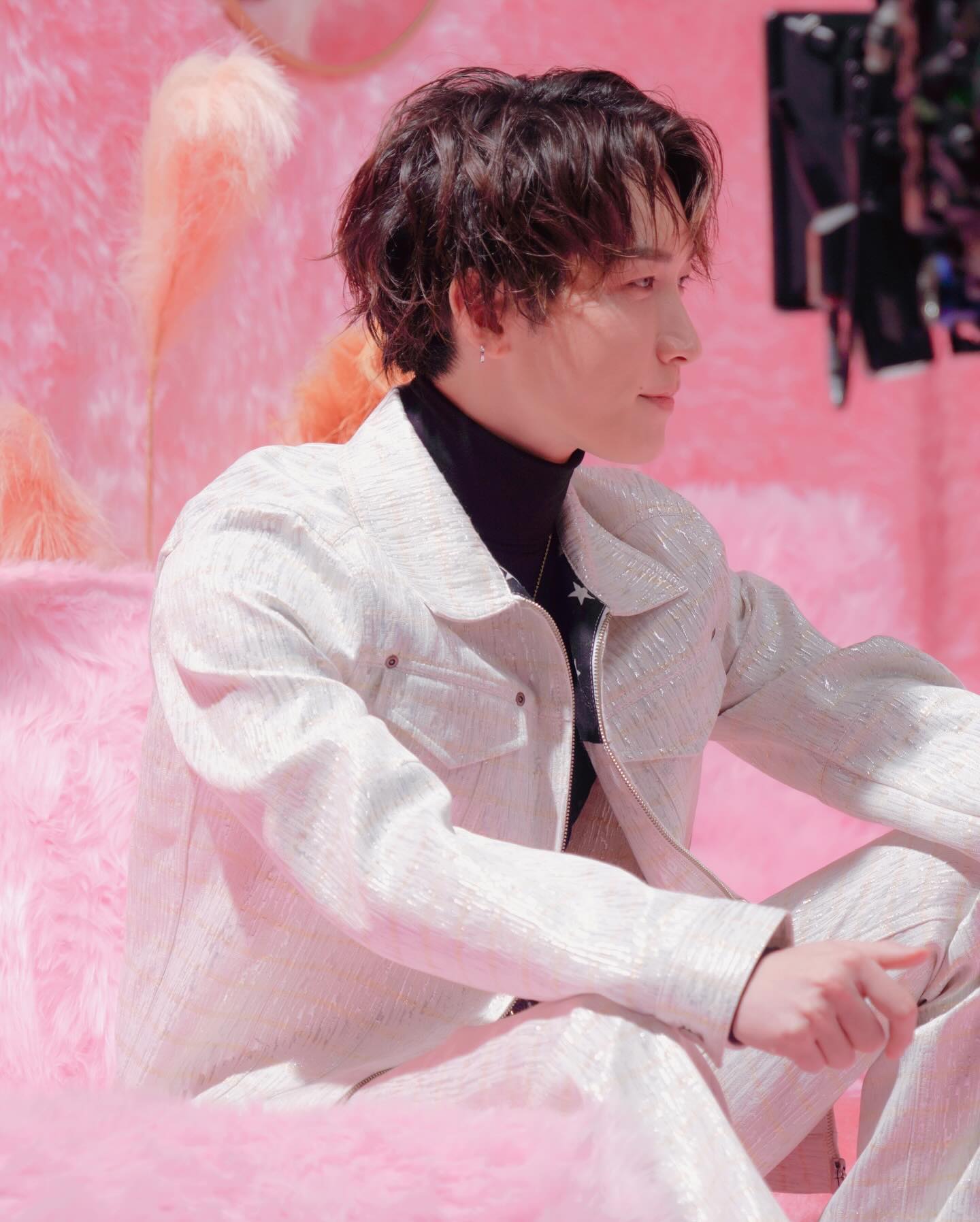 Snow Man・渡辺翔太の横顔にファンが釘付け😍「横顔素敵♡」「天使ちゃん👼」