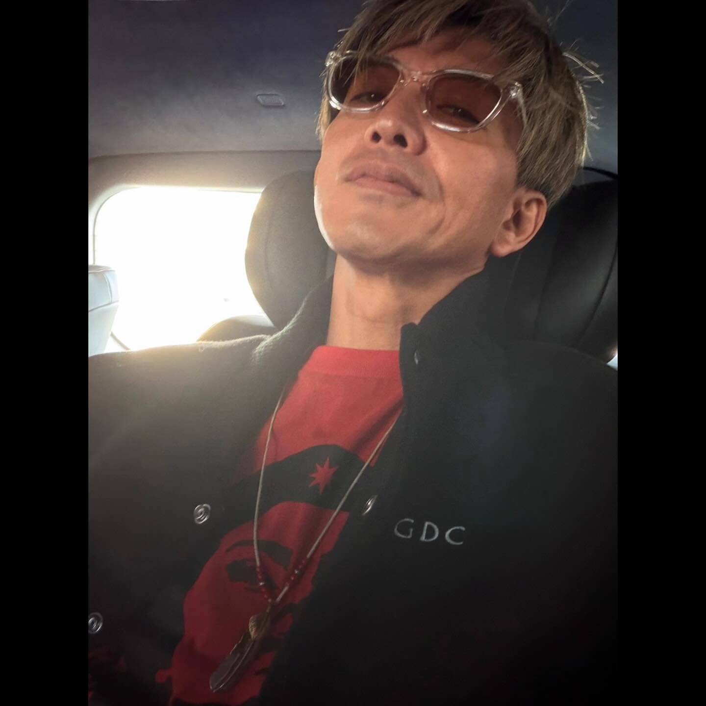 木村拓哉、現場へ向かう車内ショットに反響