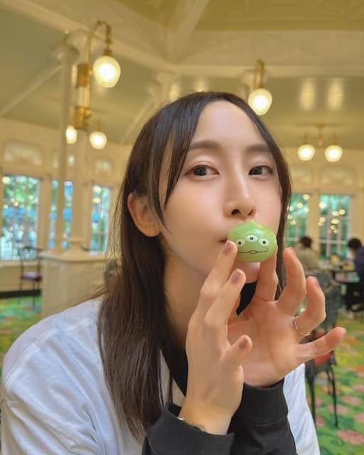 元乃木坂46・松井玲奈、リトルグリーンまんチャレンジ「可愛いい」「成功通り越して大優勝よ」