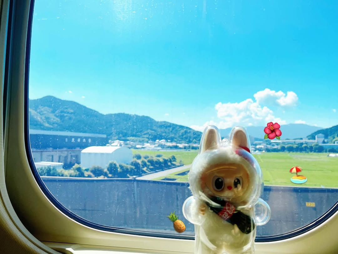 前田佳織里、のどかな景色に溶け込む「ラブブ」に癒されると話題に