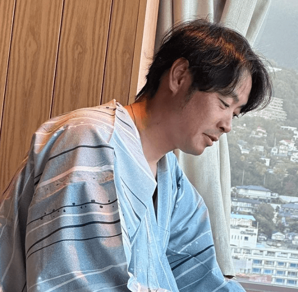 元木大介、元同僚との恒例のやり取りにファン爆笑「やっぱり赤い糸で繋がっているんですね😂」