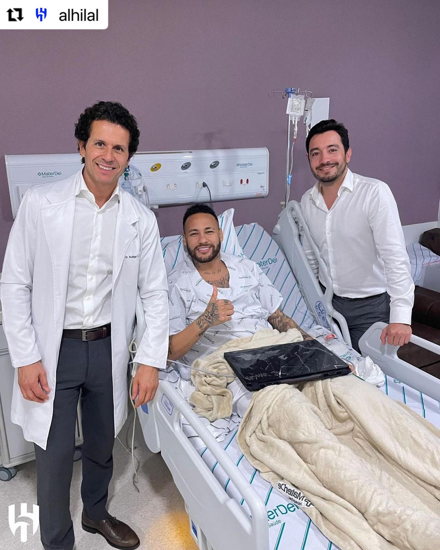 療養中のネイマール チームの勝利に祝福をあげる✨