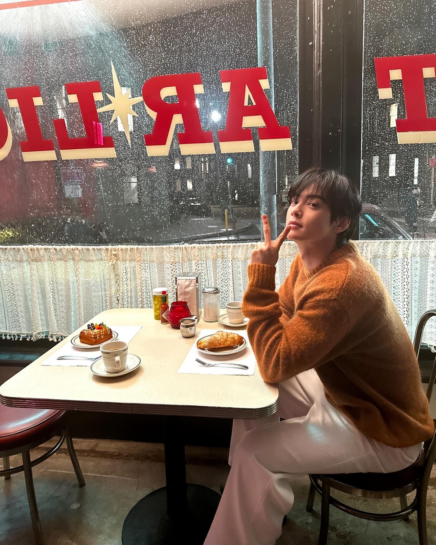 ASTRO・チャウヌが1st ソロアルバム「ENTITY」のオフショットを公開🏍🚗