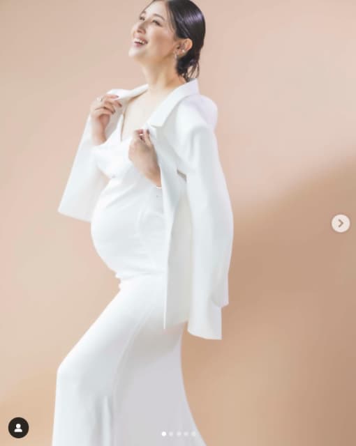 橋本マナミ「たまごクラブ」表紙飾る純白マタニティドレス＆ジャケット姿が話題