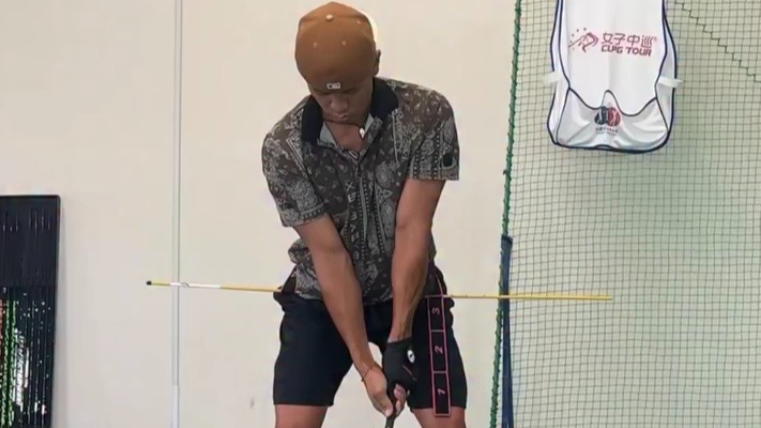 「手が握れないぐらい痺れてる」キックボクサー・城戸康裕、○○をガッツリトレーニング！