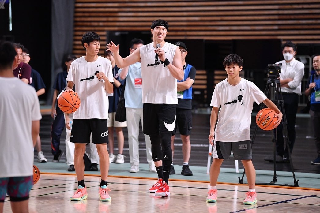 渡邊雄太がバスケットボールクリニックを開催❗️高校生たちと交流深める🏀