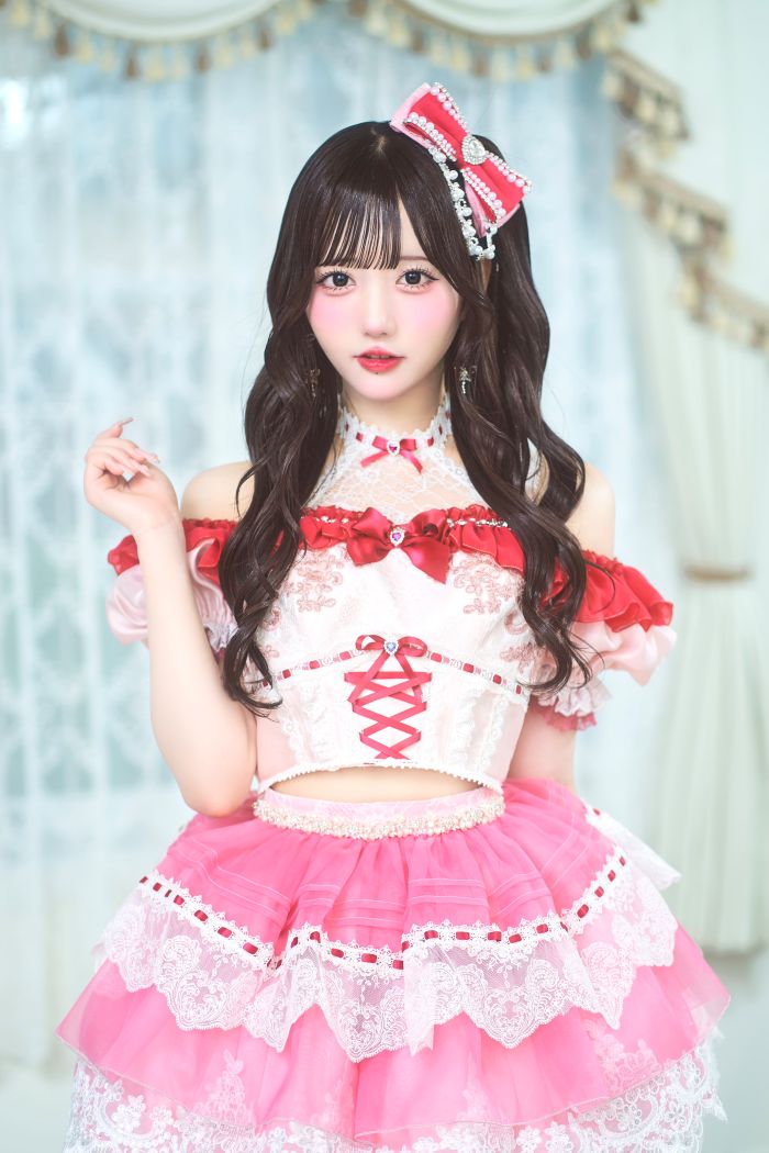 Onephony田島櫻子、華やかさ全開の新アー写を公開！まるで魔法にかかったプリンセス