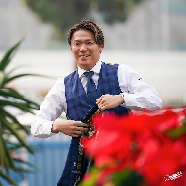 山本由伸がドジャーススタジアムに降臨💫 現地も「Welcome 🌴⚾️💙」と歓迎モード✨