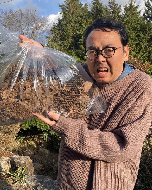 「でっかいですね～」アンガールズ田中卓志、実家で捕獲した