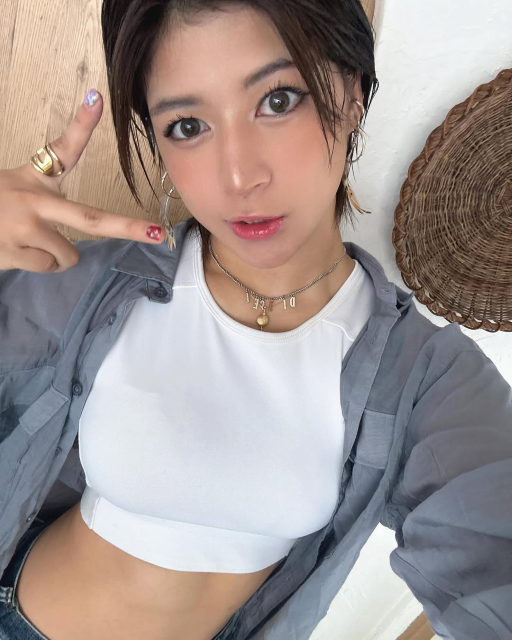 「So pretty 」スポブラから大胆美腹筋披露！美女プロレスラー、元気もらえる女神スマイルショットでファンにエール！