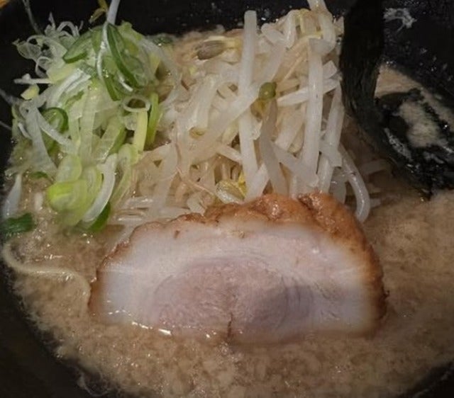 「疲れた体に油が染みる！」ミキ昴生が醤油とんこつラーメンをごちそうになる！