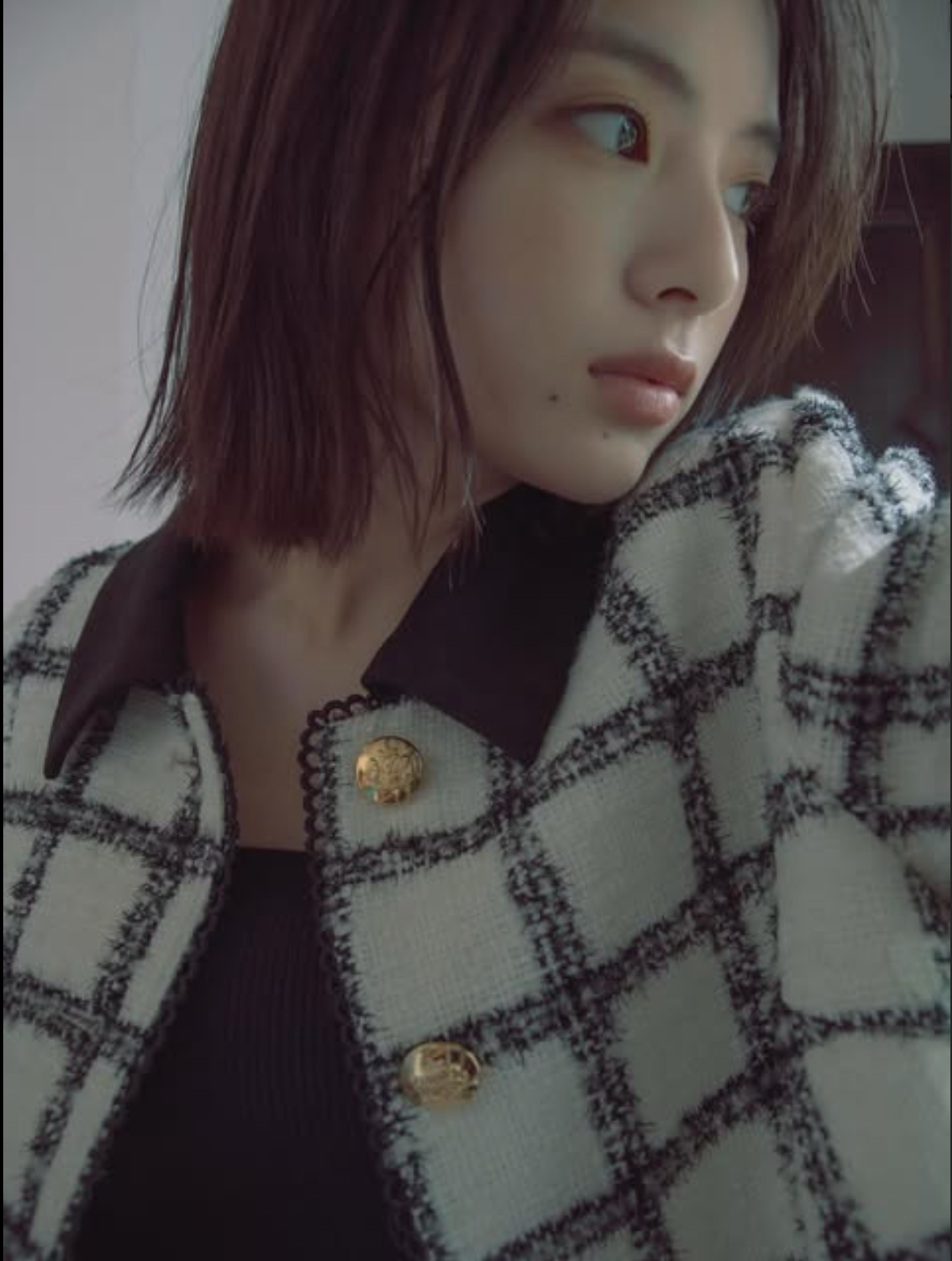 「この画角、完璧すぎ」「フェイスライン国宝級」出口夏希、横顔ショットにファン悶絶