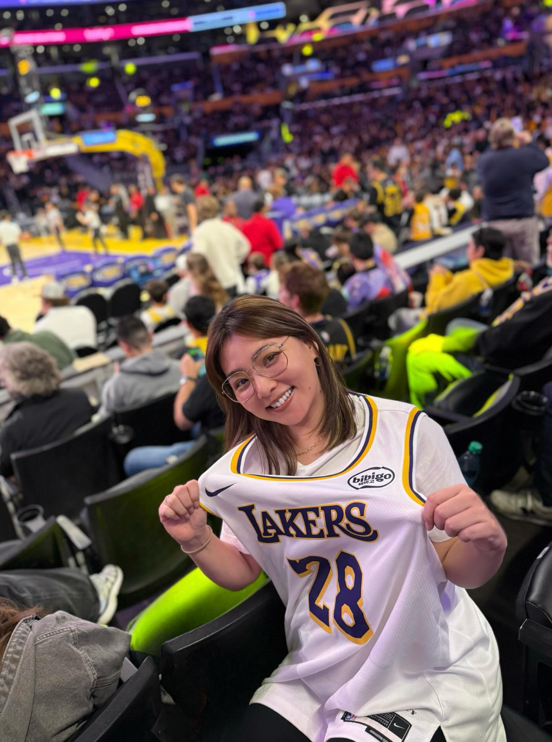 野呂佳代、念願のNBA初観戦！レイカーズ八村塁のユニホーム姿で「チケット代奮発」のガチ応援