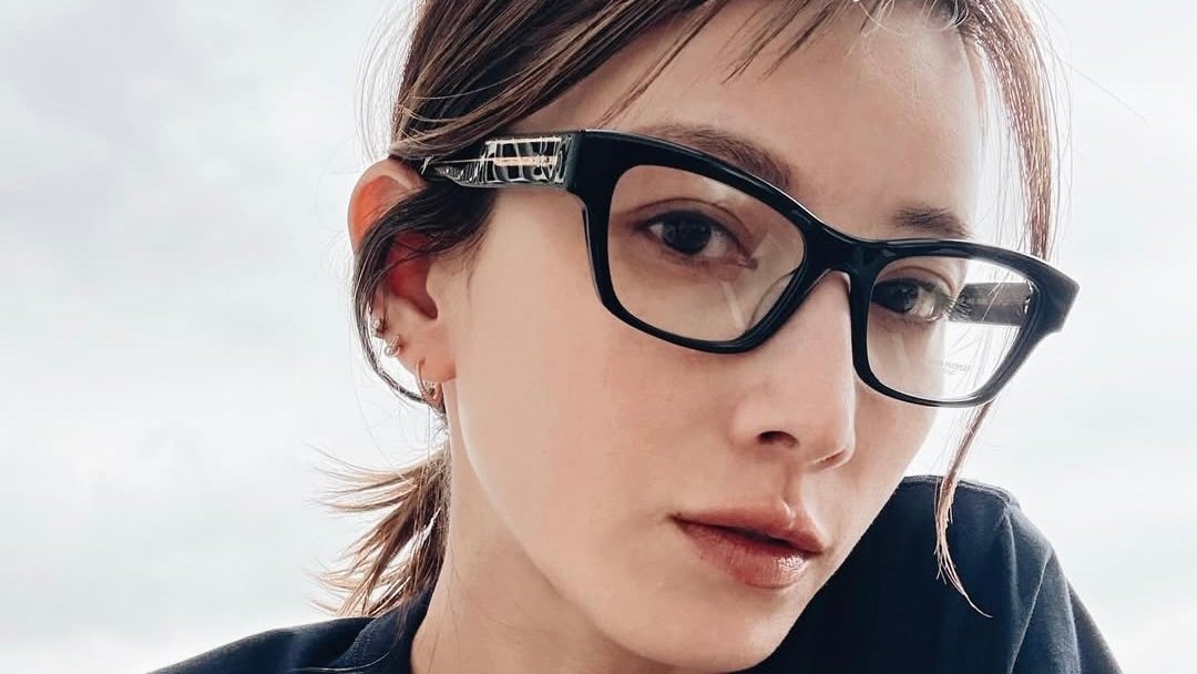 「ウルトラ綺麗」人気女優、新調したサングラス＆メガネショットにファンうっとり！