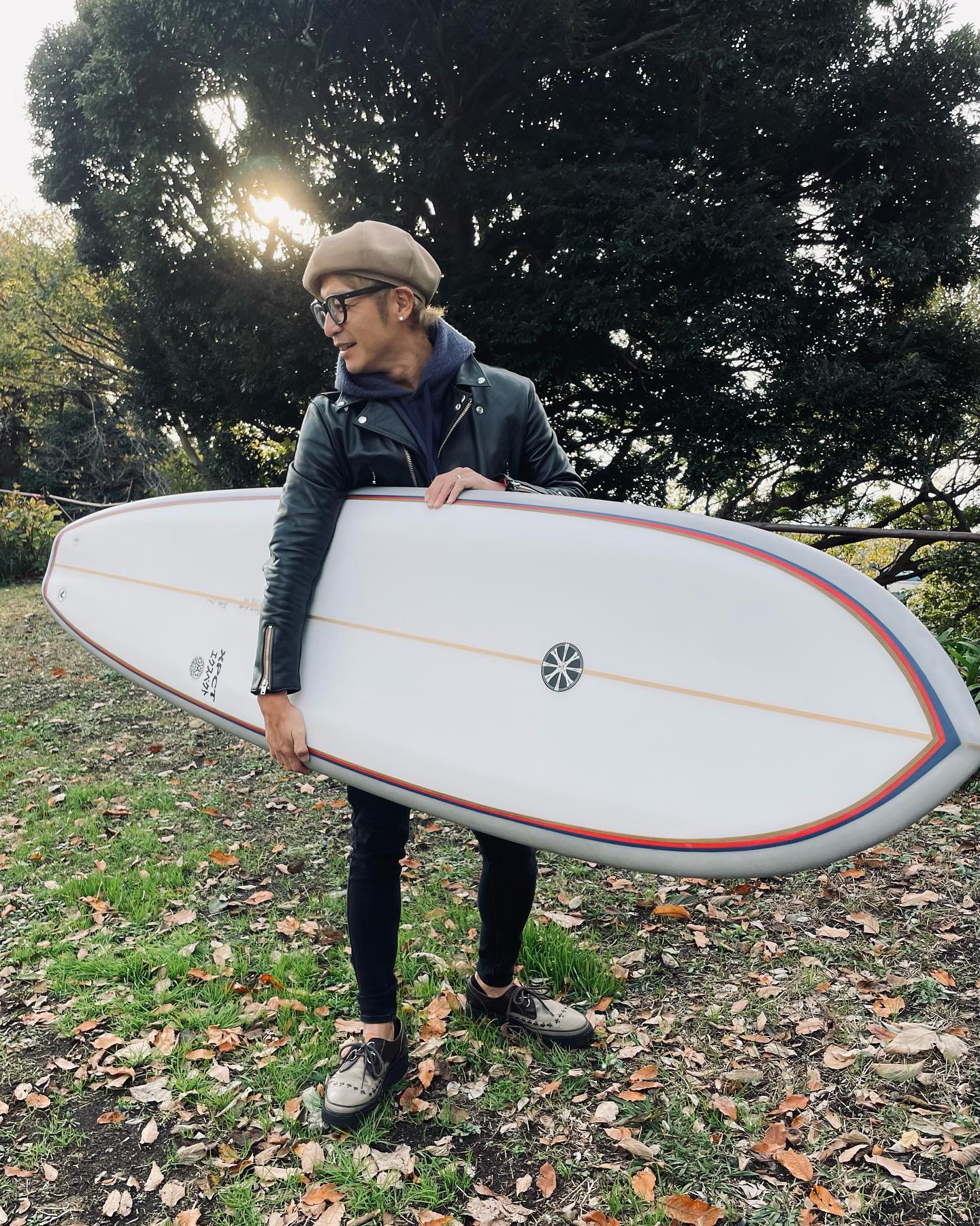 つるの剛士がウルトラマン色の粋なサーフボードにご満悦🏄‍♂️「とても粋ですね💕」