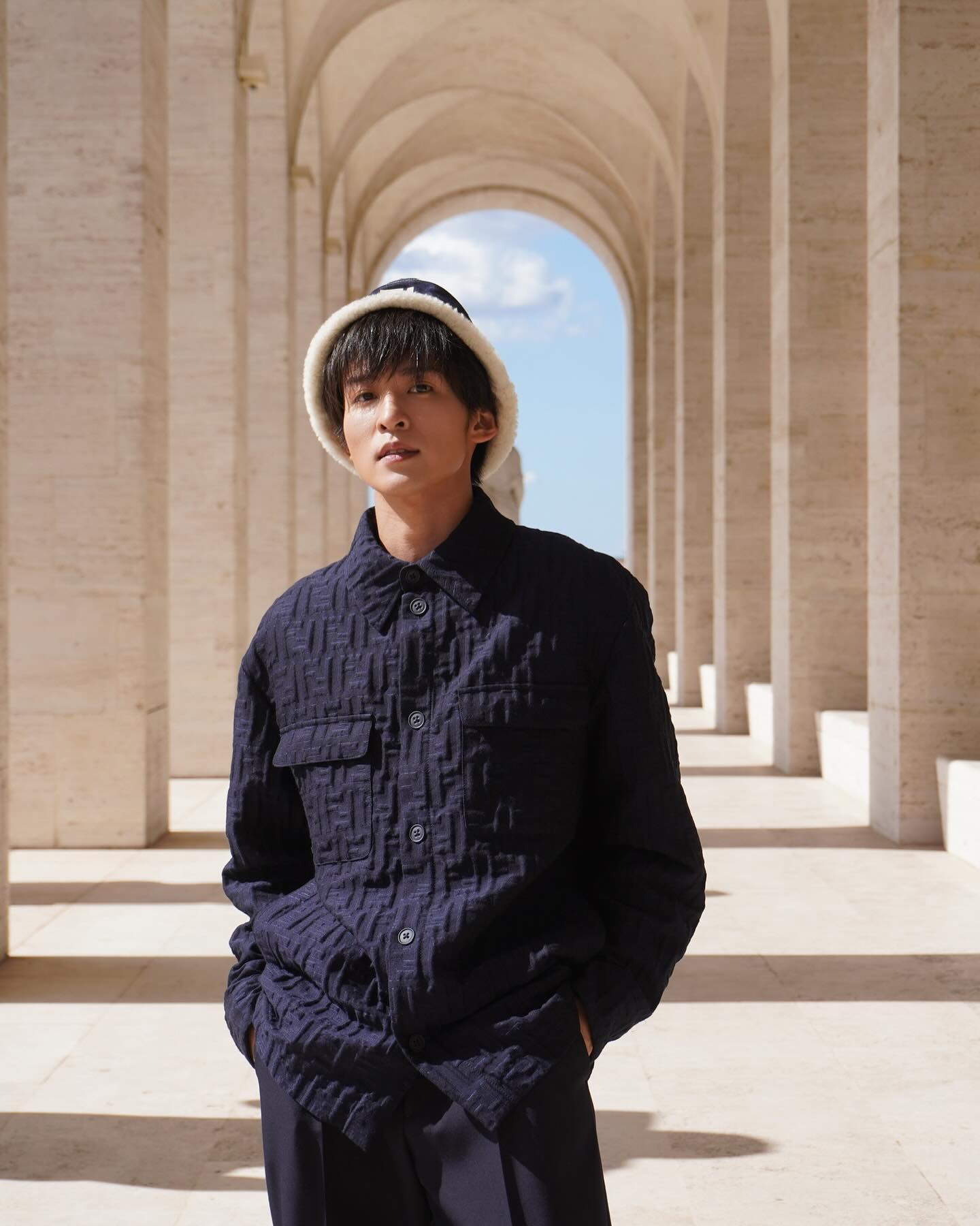 Snow Man・目黒蓮のクールなオフショットにファンが悶絶💖「ビジュが神✨」