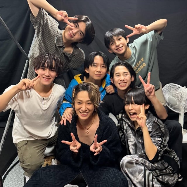 小山慶一郎、ツアージュニアを紹介！「可愛い後輩たち」と絆のショット公開でファン大盛況！