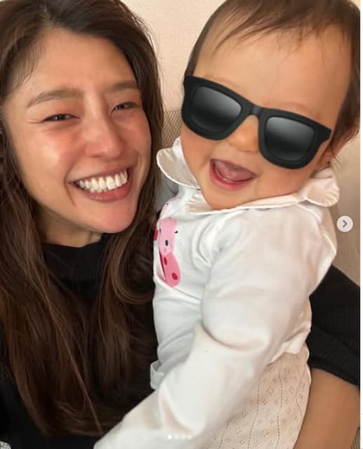 「花粉症の顔」岡副麻希が真っ赤なお鼻で娘とのツーショット写真を投稿にファンほっこり