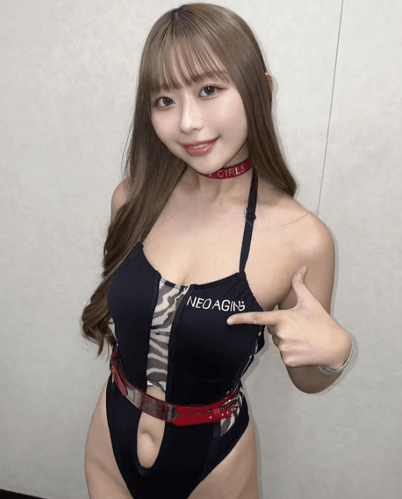 「初ラウンドガールデビュー緊張しました…」人気コスプレイヤーの蒼猫いな、”ヘソ出し・美BODYショット”にファンKO！
