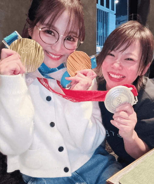 鈴木奈々　オリンピックメダルの重さを実感!?
