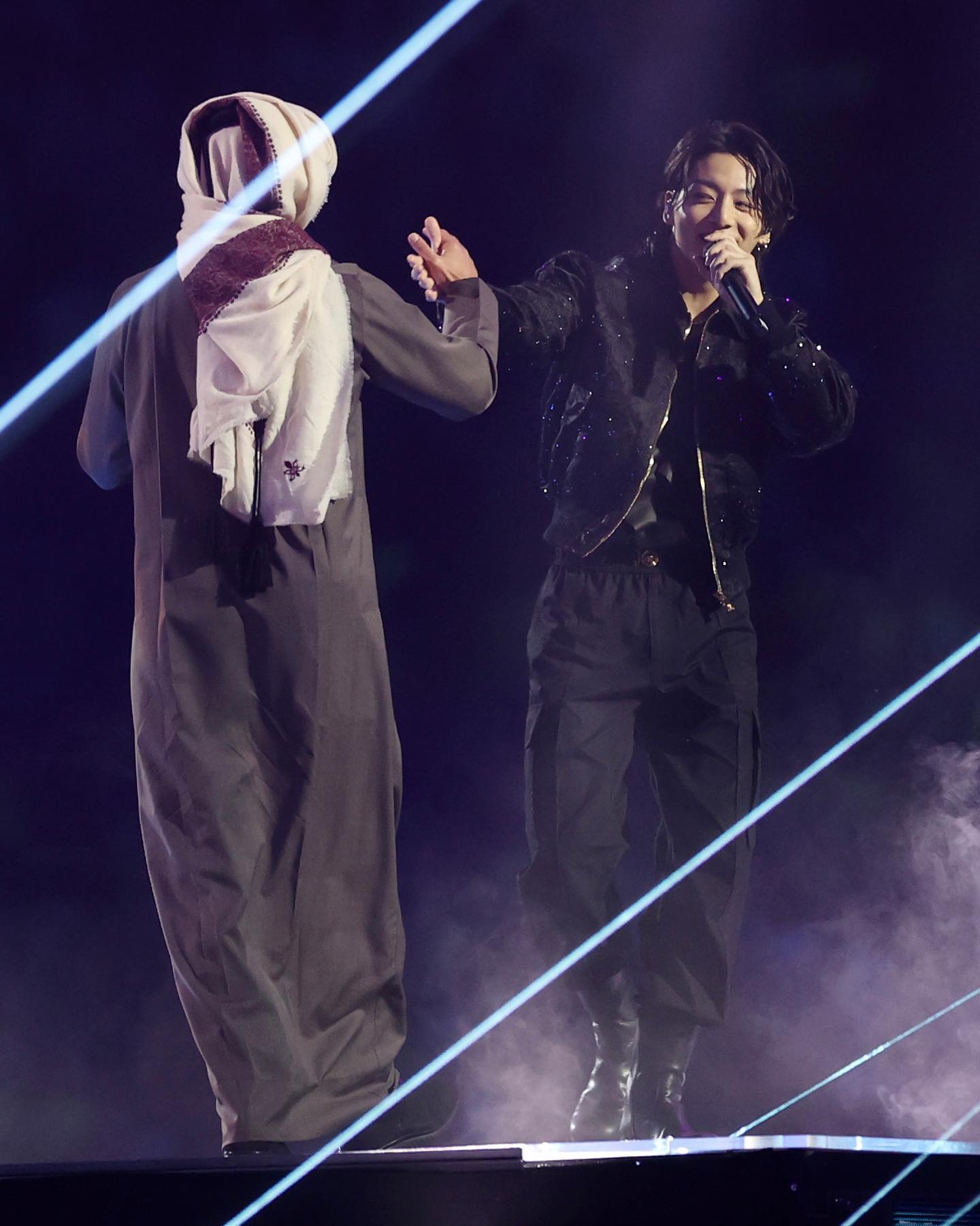 BTSジョングク W杯開会式で熱狂パフォーマンス✨「彼は歴史を作り出している🔥」