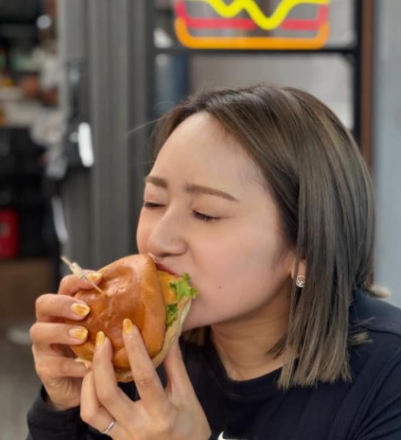 プロゴルファー安田彩乃「食べてる時が一番幸せ」絶賛のハンバーガー店を紹介！