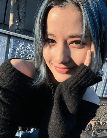 橋本愛28歳の誕生日！美しい青髪を披露🦋✨