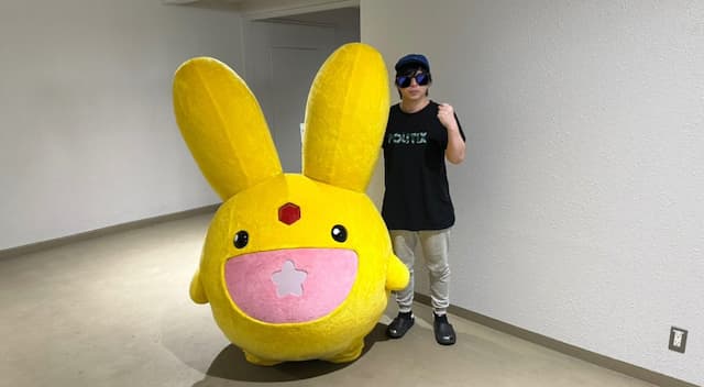 カーバンクルとツーショット！ユーチューバー・もこうが写真をシェア