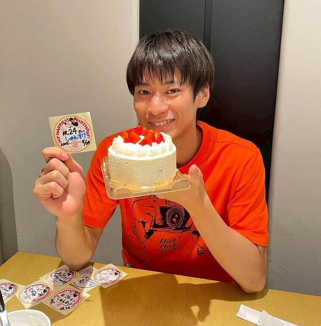 おめでとう！卓球日本代表・戸上隼輔、爽やかイケメンスマイルで誕生日のインスタ投稿「24歳になりました‼︎」