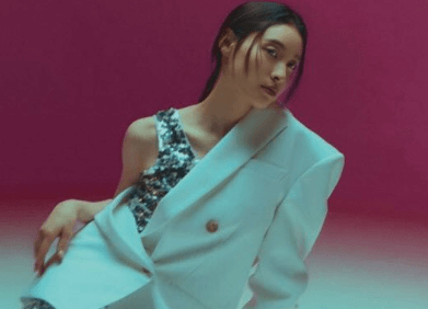 1児の母・土屋太鳳がセクシーショット披露、映画の役を意識「妖艶」「芸術的」