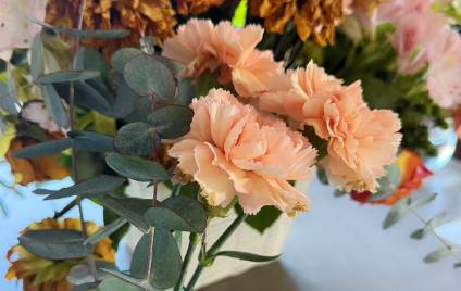 新井恵理那アナが「あるものを数えよう」と前向きメッセージ！花との時間に心和む投稿