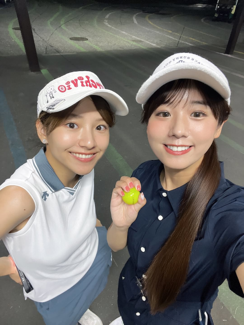 セントフォース所属美女シンガー、元SKE48事務所仲間フリーアナと可愛すぎるゴルフウエアでツーショット！