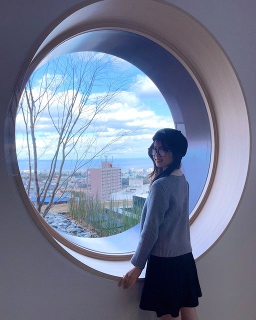 「メガネ姿かわいい！」ミスコングランプリのオフショットが可愛すぎると話題に