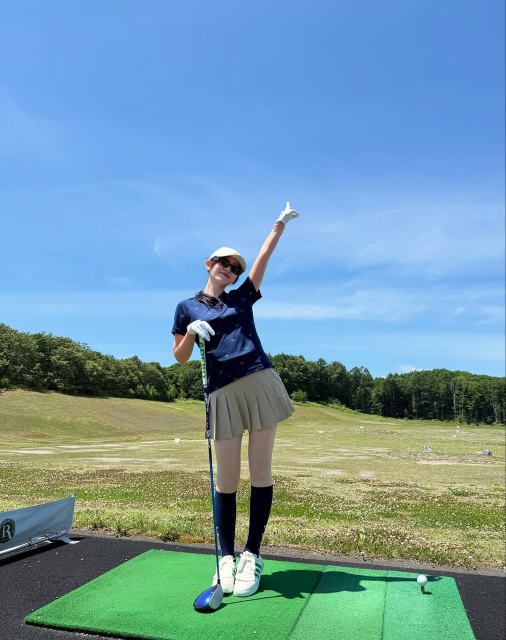 「ついに...◯◯◯解禁しました！！」元アイドル美女が見せたミニスカスタイルのナイスショットムービーにファンの視線釘付け！？