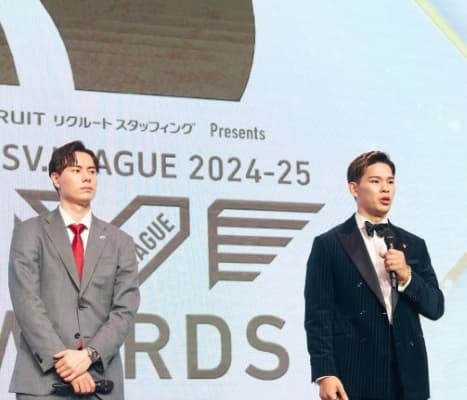 西田有志がイケメン正装姿を披露！特別受賞で登壇