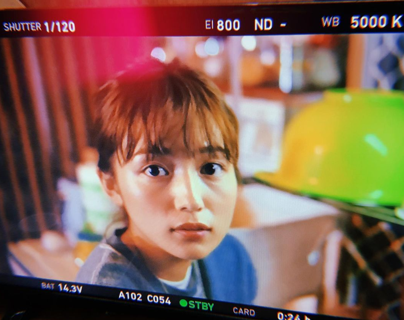 「silent、残すところあと1話❄️」川口春奈がオフショット公開📸見つめる先には…？