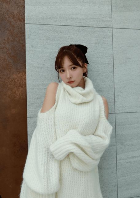 「秋のアイテム」をまとった三上悠亜の出し惜しみなしの投稿が話題！