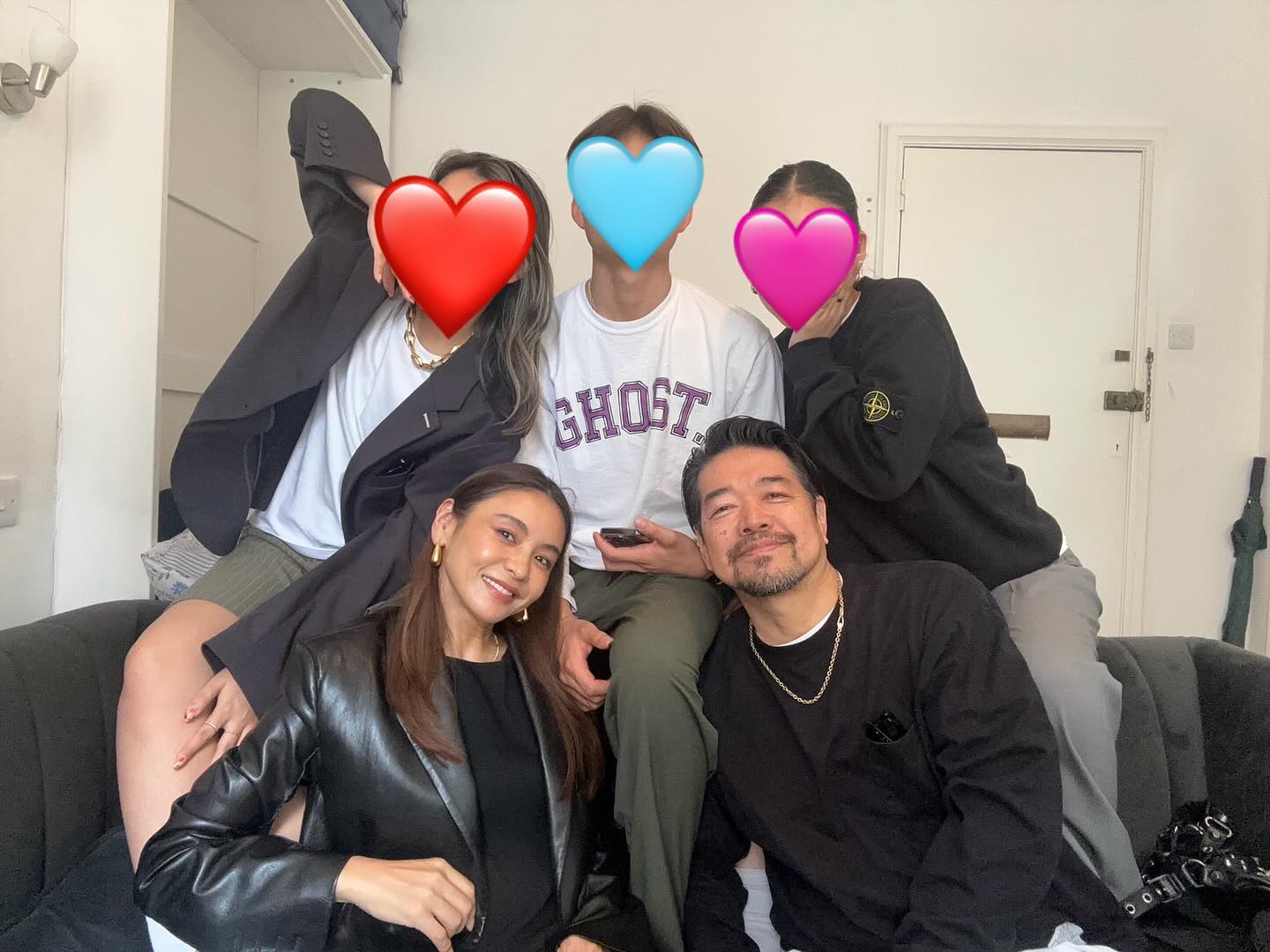 滝沢眞規子、夫&英留学中子ども達との