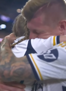 引退発表のクロースが本拠地ラストマッチで涙「忘れられない日々を過ごした」