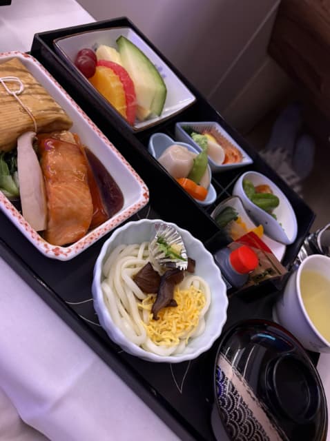 「快適すぎてまだ着かなくて良いな...」プロゲーマー・どぐらがサウジアラビアに向けて快適な空の旅