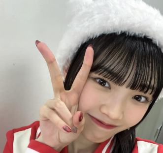 山﨑愛生、新衣装＆ふわふわ帽子で『合』初日を飾る！