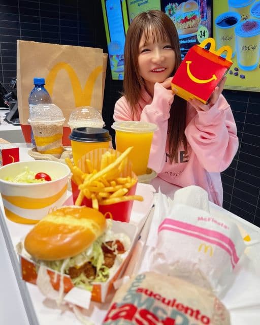 「やっぱり違うのかな？」もえあず、ブラジルで大食いしたものとは…？！