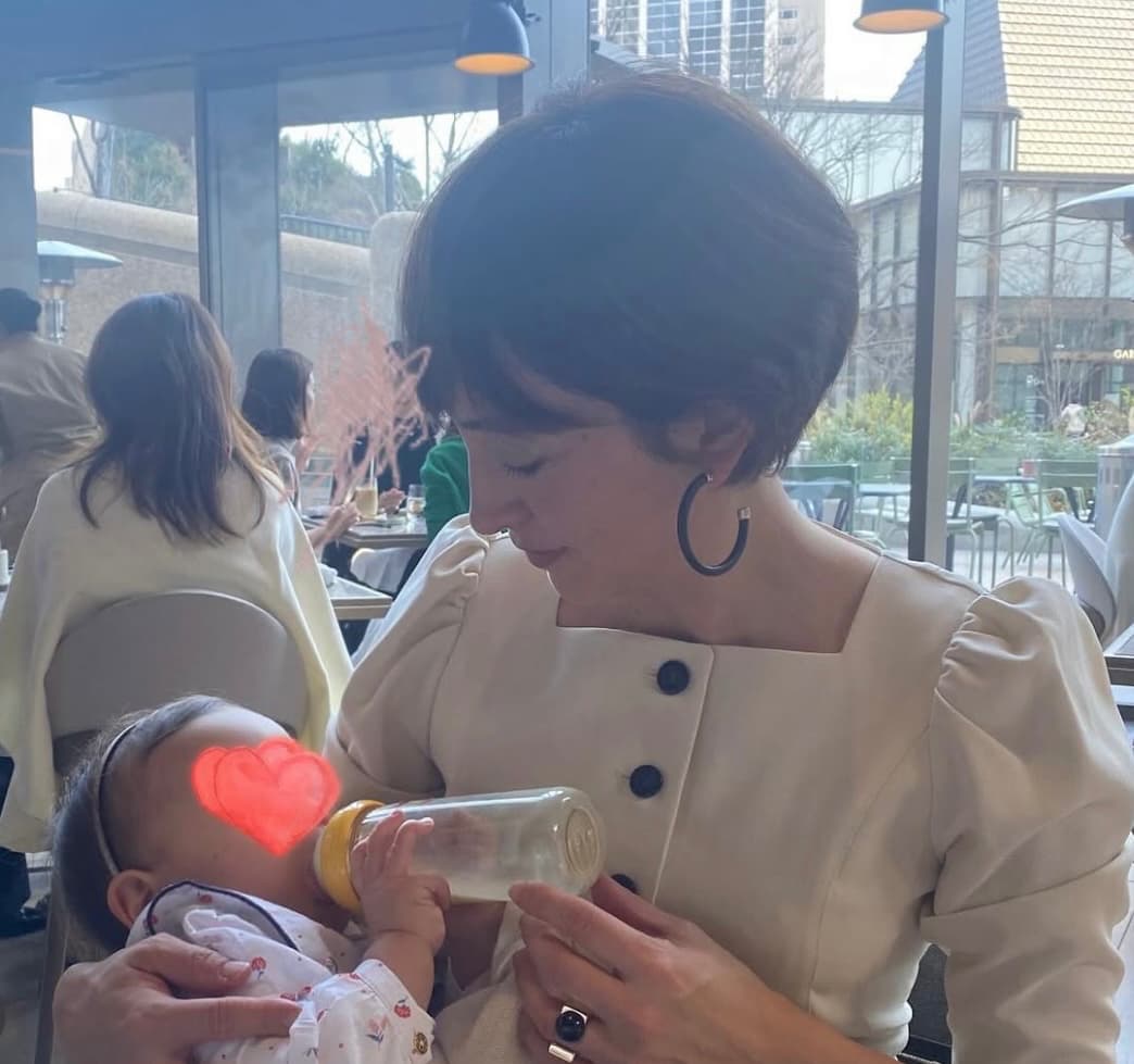 滝川クリステル＆娘、ほのぼの親子ショットにファン反響！「素敵なママ」「美しい光景ですね」