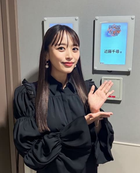 近藤千尋　今週のTHE夜会は黒のシックなコーデで登場！姉妹のスクール行事と妊婦ライフも