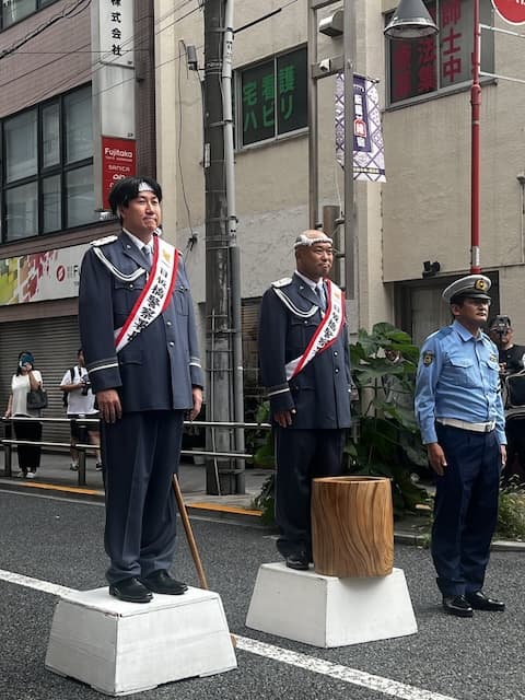 「違和感あり過ぎ」一発屋芸人の警察礼服姿がシュールすぎる
