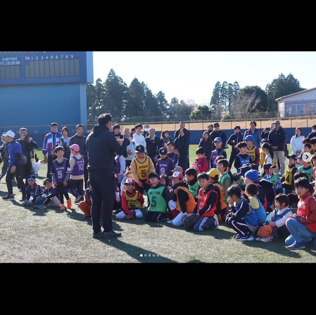 宮本慎也、キャッチボール教室を開催！将来の野球選手に熱血指導「野球してくれるといいな」